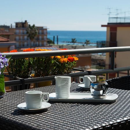 Hotel Ristorante La Marina Mhotelsgroup San Bartolomeo Al Mare Exterior photo