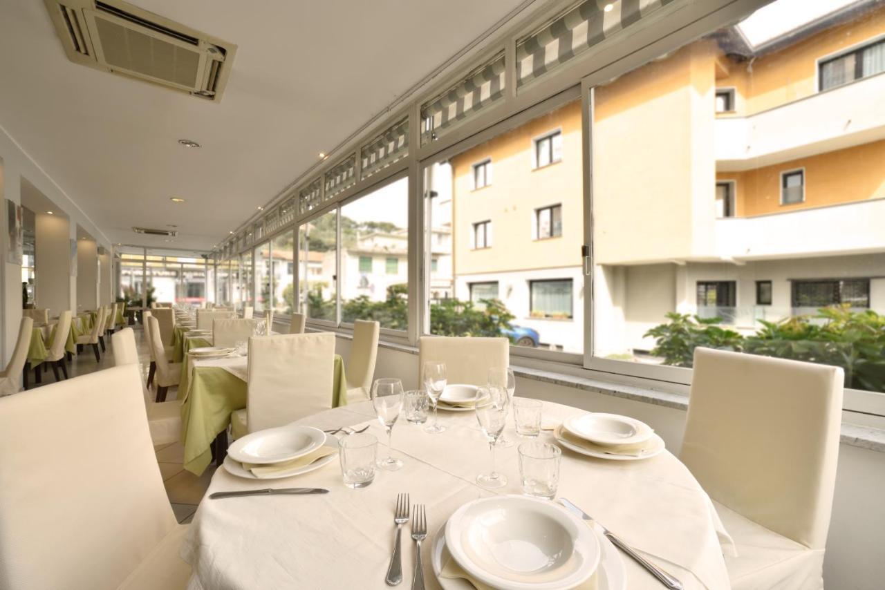 Hotel Ristorante La Marina Mhotelsgroup San Bartolomeo Al Mare Exterior photo