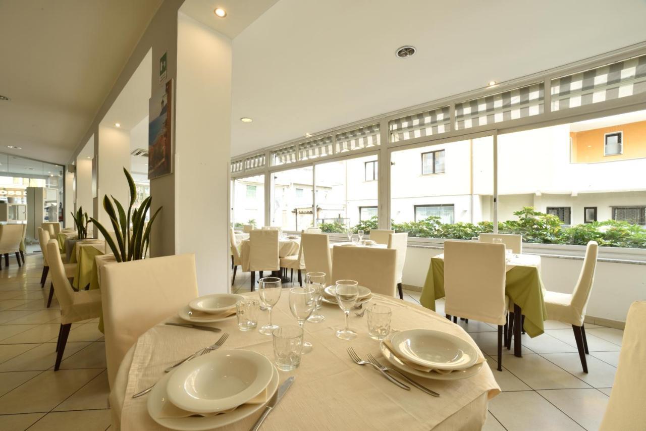 Hotel Ristorante La Marina Mhotelsgroup San Bartolomeo Al Mare Exterior photo