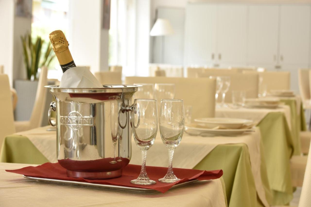 Hotel Ristorante La Marina Mhotelsgroup San Bartolomeo Al Mare Exterior photo