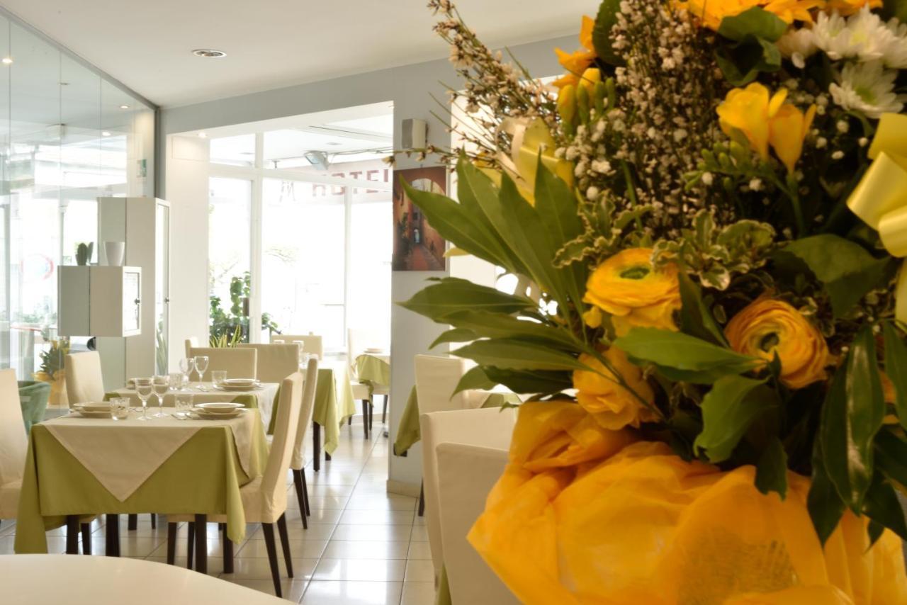 Hotel Ristorante La Marina Mhotelsgroup San Bartolomeo Al Mare Exterior photo