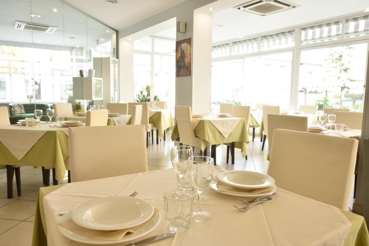 Hotel Ristorante La Marina Mhotelsgroup San Bartolomeo Al Mare Exterior photo