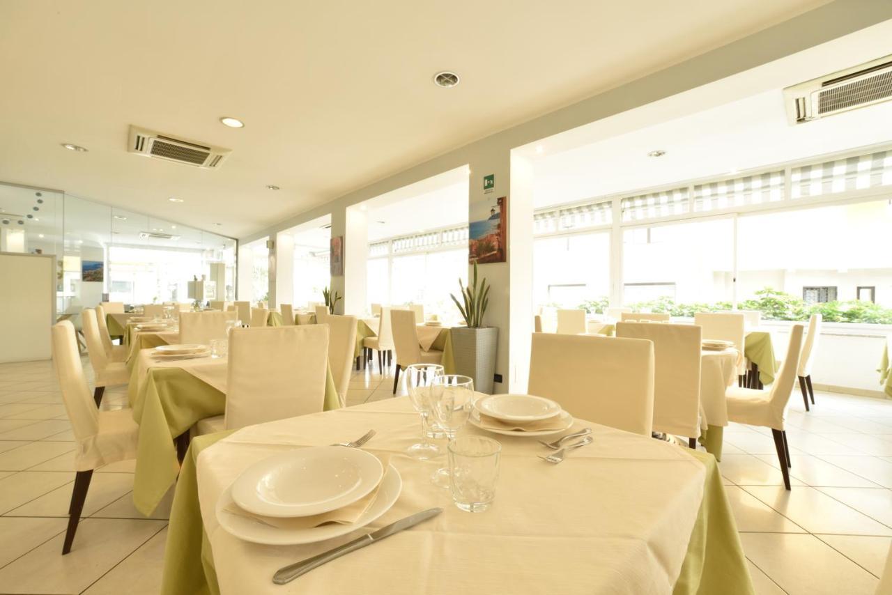 Hotel Ristorante La Marina Mhotelsgroup San Bartolomeo Al Mare Exterior photo
