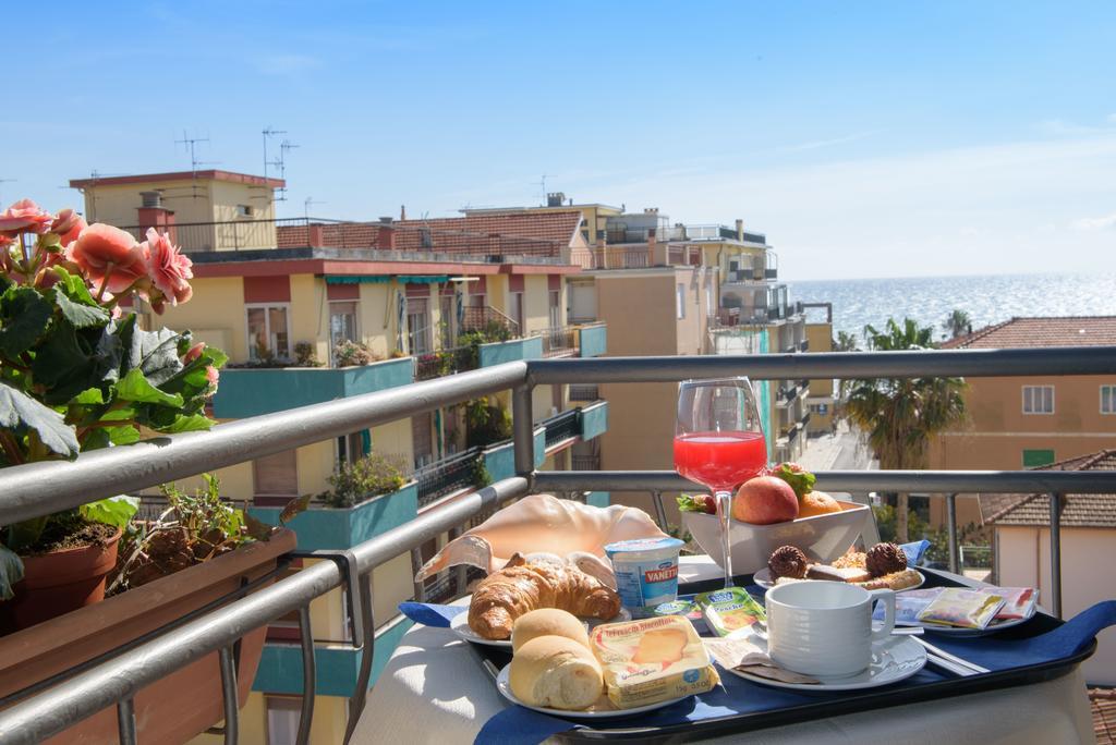 Hotel Ristorante La Marina Mhotelsgroup San Bartolomeo Al Mare Exterior photo